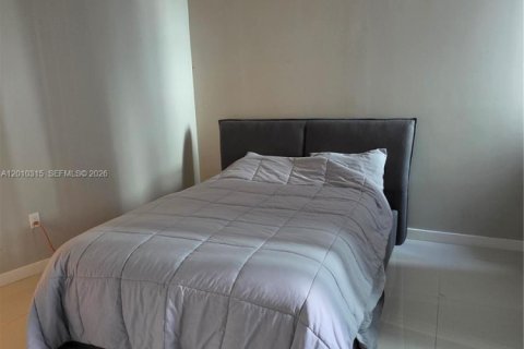 Condo in Miami, Florida, 2 bedrooms  № 2075352 - photo 10