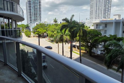 Condo in Miami, Florida, 2 bedrooms  № 2075352 - photo 22