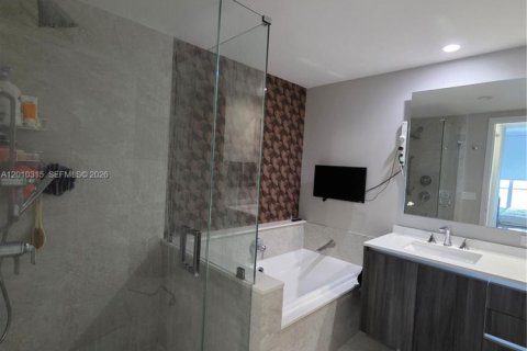 Condo in Miami, Florida, 2 bedrooms  № 2075352 - photo 18