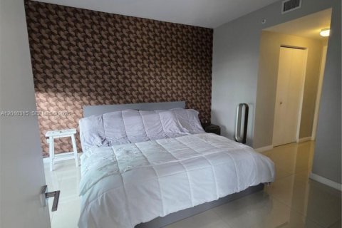 Condo in Miami, Florida, 2 bedrooms  № 2075352 - photo 15