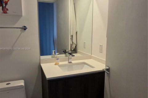 Condo in Miami, Florida, 2 bedrooms  № 2075352 - photo 12