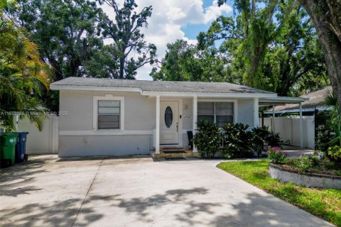 House in Tampa, Florida 3 bedrooms, 146.04 sq.m. № 1872360 - photo 1