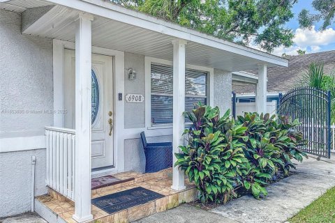 House in Tampa, Florida 3 bedrooms, 146.04 sq.m. № 1872360 - photo 25