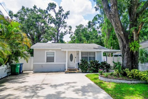 House in Tampa, Florida 3 bedrooms, 146.04 sq.m. № 1872360 - photo 3
