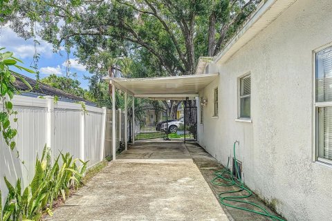 House in Tampa, Florida 3 bedrooms, 146.04 sq.m. № 1872360 - photo 18