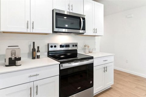 Casa en venta en Ormond Beach, Florida, 4 dormitorios, 139.17 m2 № 2377430 - foto 3