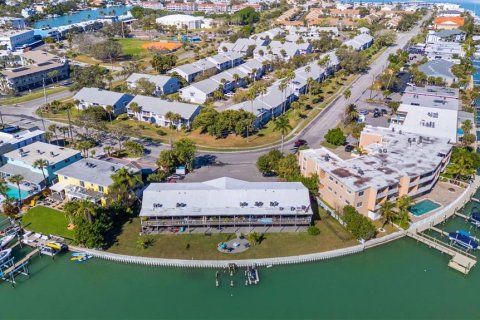 Immobilier commercial à Treasure Island, Floride 863.43 m2 № 2125617