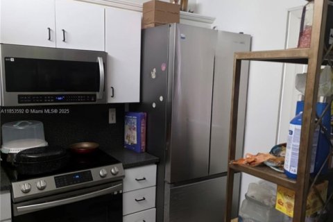 Condo in Miramar, Florida, 2 bedrooms  № 1875621 - photo 5