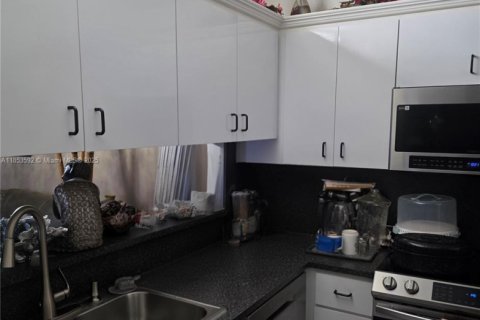 Condo in Miramar, Florida, 2 bedrooms  № 1875621 - photo 4