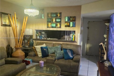 Condo in Miramar, Florida, 2 bedrooms  № 1875621 - photo 3