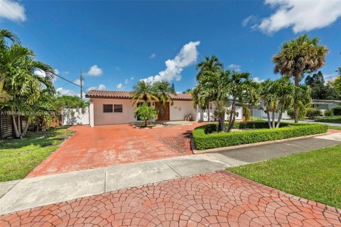 Casa en venta en Miami, Florida, 4 dormitorios, 222.97 m2 № 1942188 - foto 2