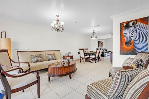 House in Miami, Florida 4 bedrooms, 222.97 sq.m. № 1942188 - photo 4
