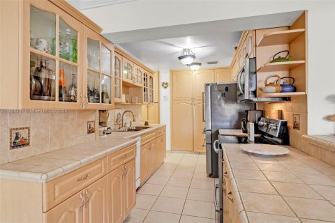 Casa en venta en Miami, Florida, 4 dormitorios, 222.97 m2 № 1942188 - foto 9
