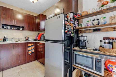 House in Miami, Florida 4 bedrooms, 222.97 sq.m. № 1942188 - photo 22