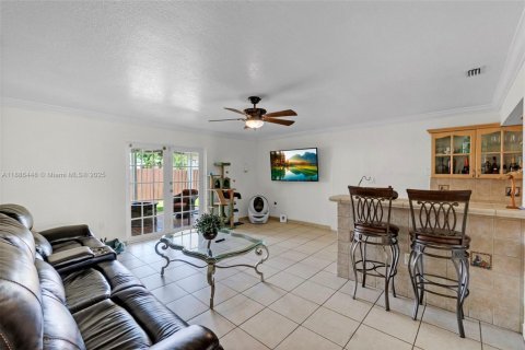 Casa en venta en Miami, Florida, 4 dormitorios, 222.97 m2 № 1942188 - foto 12
