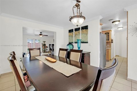 Casa en venta en Miami, Florida, 4 dormitorios, 222.97 m2 № 1942188 - foto 7