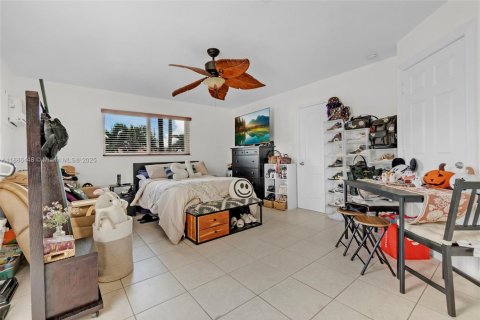House in Miami, Florida 4 bedrooms, 222.97 sq.m. № 1942188 - photo 20