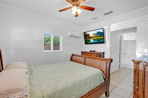 House in Miami, Florida 4 bedrooms, 222.97 sq.m. № 1942188 - photo 16