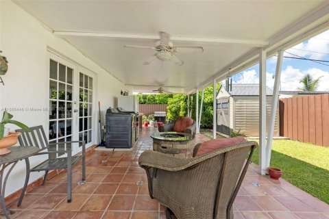 House in Miami, Florida 4 bedrooms, 222.97 sq.m. № 1942188 - photo 30