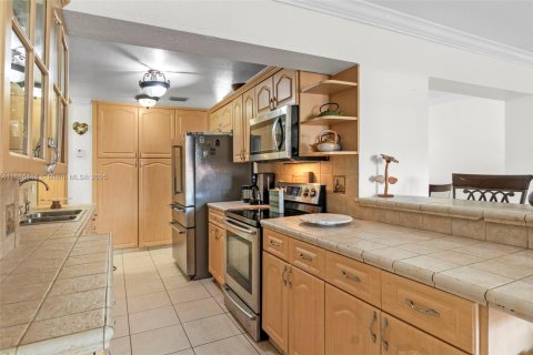Casa en venta en Miami, Florida, 4 dormitorios, 222.97 m2 № 1942188 - foto 10