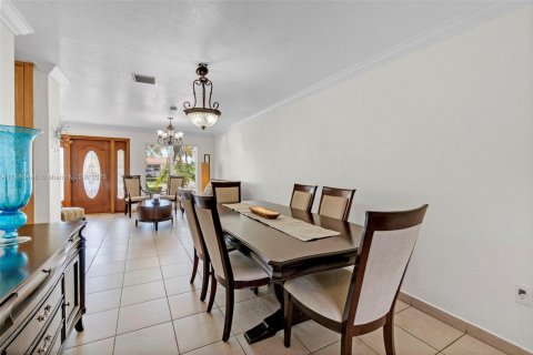 Casa en venta en Miami, Florida, 4 dormitorios, 222.97 m2 № 1942188 - foto 6