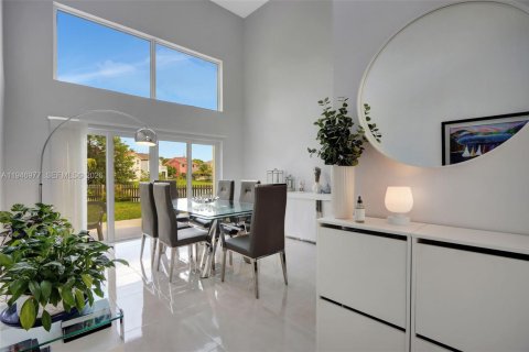 House in Miami, Florida 3 bedrooms, 185.8 sq.m. № 2002982 - photo 14