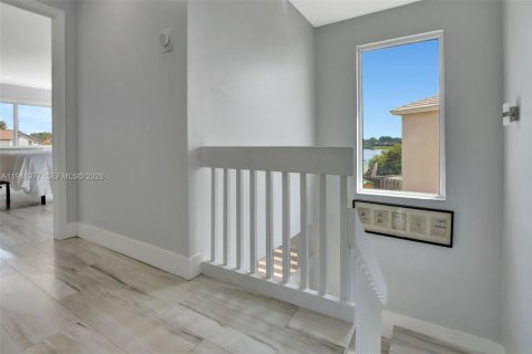 House in Miami, Florida 3 bedrooms, 185.8 sq.m. № 2002982 - photo 21