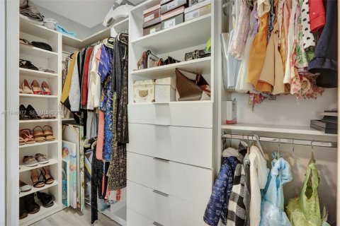 House in Miami, Florida 3 bedrooms, 185.8 sq.m. № 2002982 - photo 27