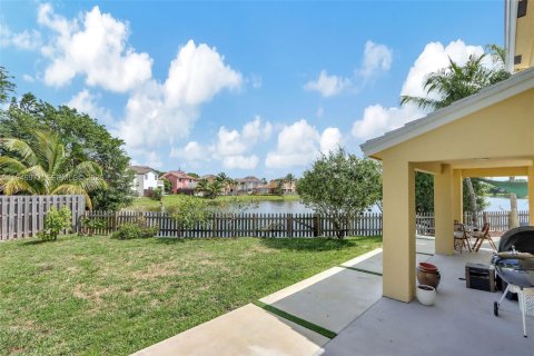 House in Miami, Florida 3 bedrooms, 185.8 sq.m. № 2002982 - photo 8