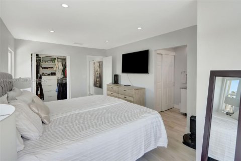 House in Miami, Florida 3 bedrooms, 185.8 sq.m. № 2002982 - photo 23