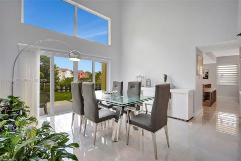 House in Miami, Florida 3 bedrooms, 185.8 sq.m. № 2002982 - photo 15