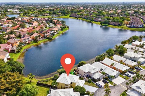 House in Miami, Florida 3 bedrooms, 185.8 sq.m. № 2002982 - photo 5