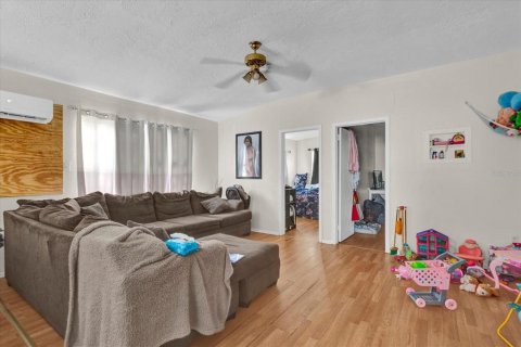 Commercial property in Pinellas Park, Florida 281.87 sq.m. № 1383806 - photo 6