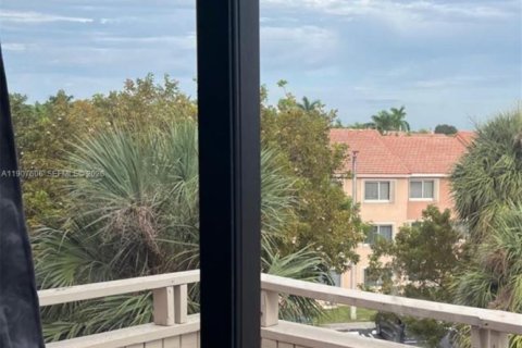 Copropriété à vendre à Hialeah, Floride: 2 chambres, 99.41 m2 № 1965305 - photo 15