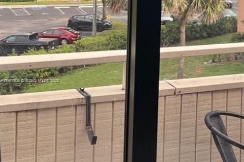 Copropriété à vendre à Hialeah, Floride: 2 chambres, 99.41 m2 № 1965305 - photo 3