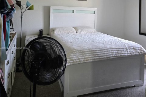 Copropriété à vendre à Hialeah, Floride: 2 chambres, 99.41 m2 № 1965305 - photo 12