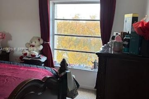 Copropriété à vendre à Hialeah, Floride: 2 chambres, 99.41 m2 № 1965305 - photo 10