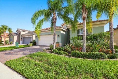 House in Wimauma, Florida 3 bedrooms, 138.33 sq.m. № 2207297 - photo 2