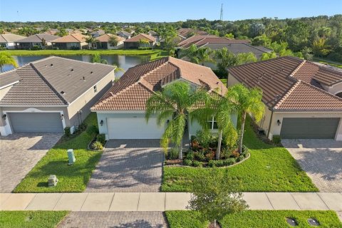 House in Wimauma, Florida 3 bedrooms, 138.33 sq.m. № 2207297