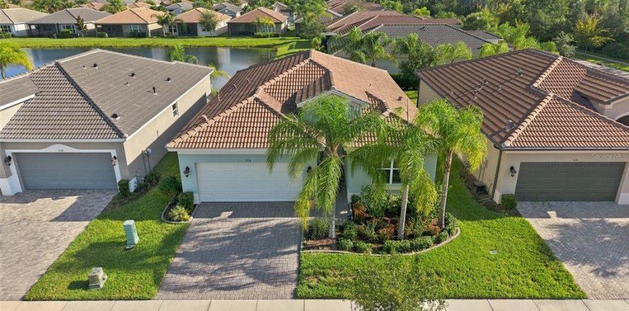 House in Wimauma, Florida 3 bedrooms, 138.33 sq.m. № 2207297