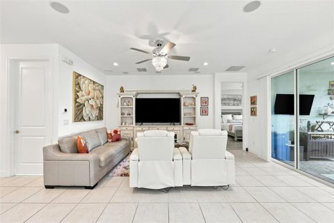 House in Wimauma, Florida 3 bedrooms, 138.33 sq.m. № 2207297 - photo 9