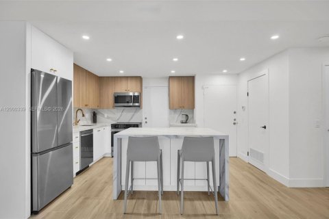 Copropriété à louer à Hollywood, Floride: 2 chambres, 104.05 m2 № 2170147 - photo 9