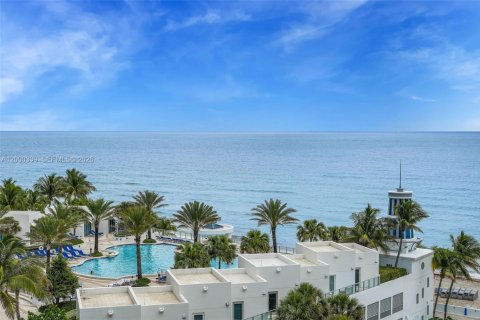 Copropriété à louer à Hollywood, Floride: 2 chambres, 104.05 m2 № 2170147 - photo 11