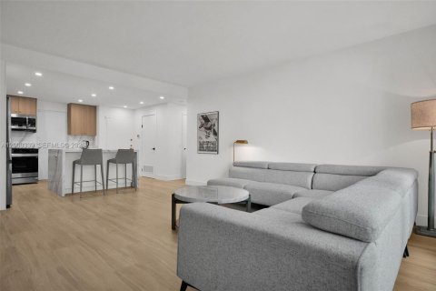 Copropriété à louer à Hollywood, Floride: 2 chambres, 104.05 m2 № 2170147 - photo 4