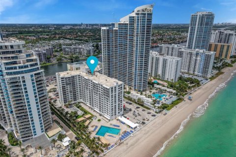 Copropriété à louer à Hollywood, Floride: 2 chambres, 104.05 m2 № 2170147 - photo 21