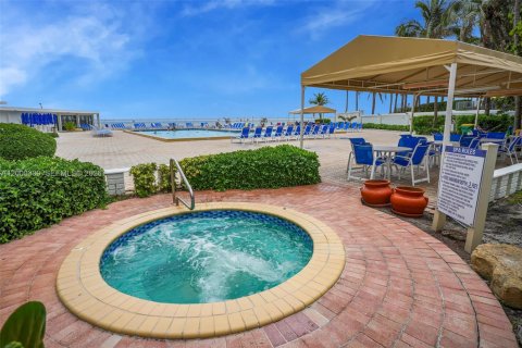 Copropriété à louer à Hollywood, Floride: 2 chambres, 104.05 m2 № 2170147 - photo 22