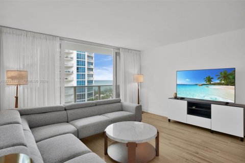Condo à Hollywood, Floride, 2 chambres  № 2170147