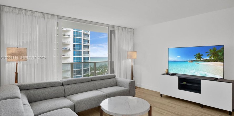 Condo à Hollywood, Floride, 2 chambres № 2170147
