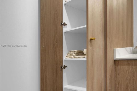 Copropriété à louer à Hollywood, Floride: 2 chambres, 104.05 m2 № 2170147 - photo 19