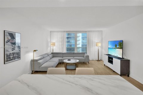 Copropriété à louer à Hollywood, Floride: 2 chambres, 104.05 m2 № 2170147 - photo 7
